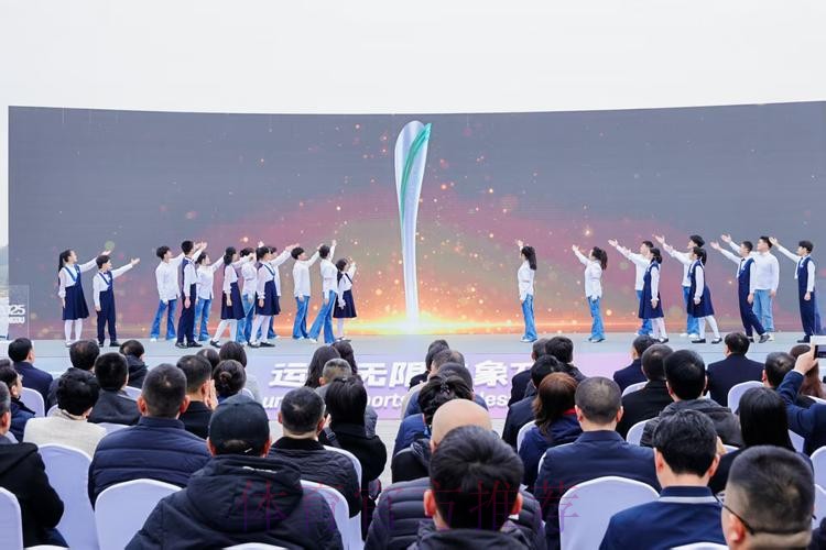 世界运动会首支火炬“竹梦”亮相成都